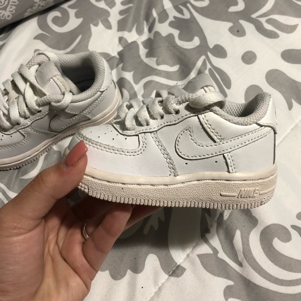 ⚪️ baby NIKEs ⚪️